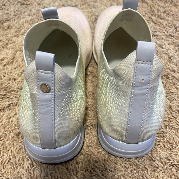 J/Slides gradient pastel tennis shoes, size 9 - Picture 5 of 13